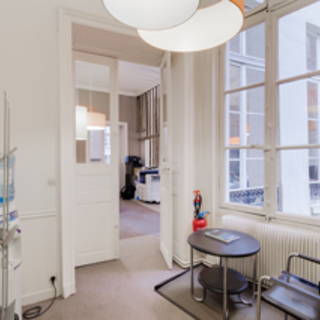 Bureau privé 32 m² 6 postes Location bureau Rue des Petits Champs Paris 75002 - photo 10